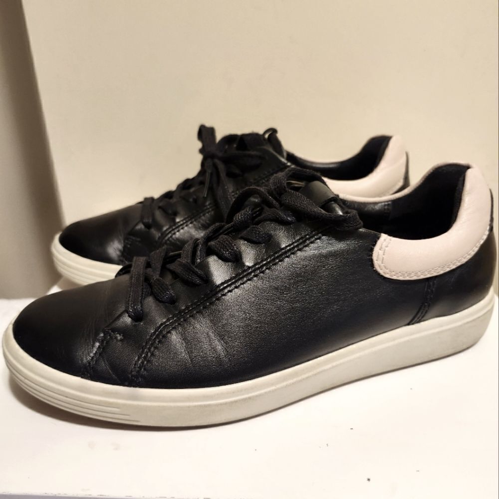 ECCO Danish Design Black Leather Lace Up Sneakers Womens 7/38 EU Ret. $165